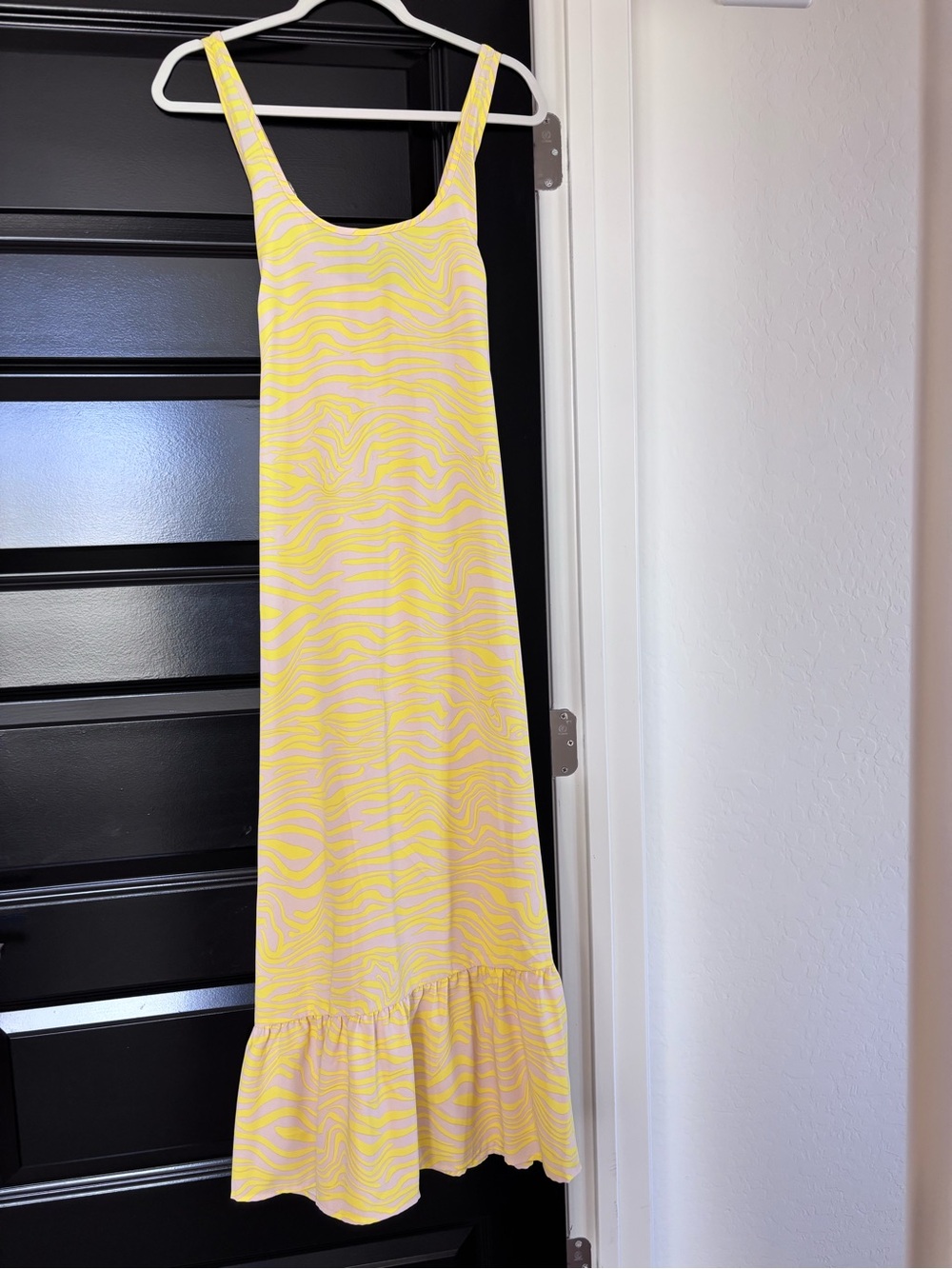 Fashion Brand Company Yellow and Cream Maxi Dress with Ruffle Hem